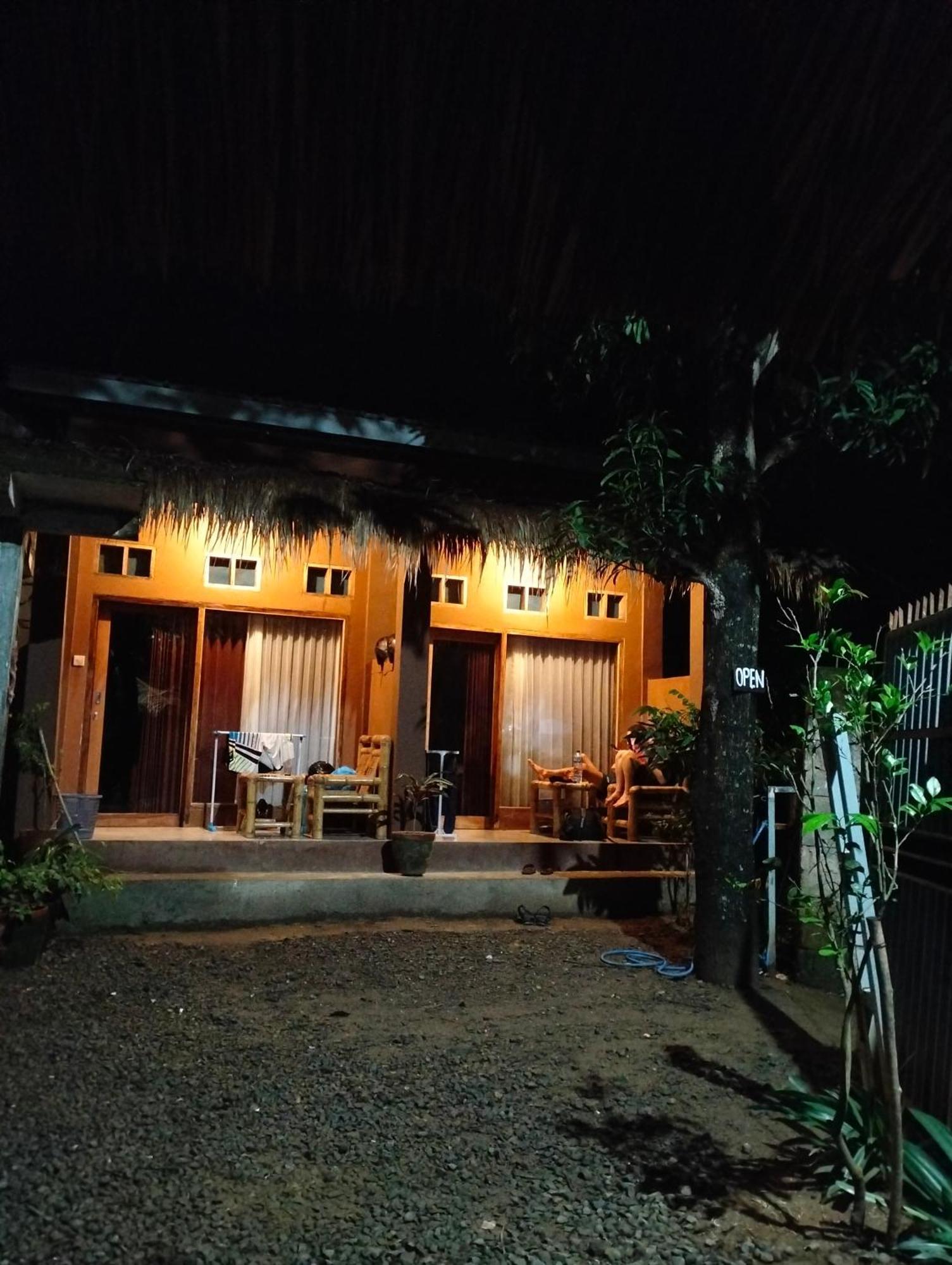 Fullmoon Homestay Kuta  Екстериор снимка